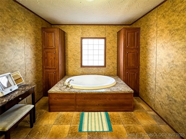 18085 EW 20 Road, Nowata, OK 74048