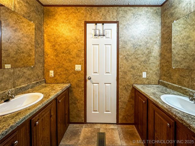 18085 EW 20 Road, Nowata, OK 74048