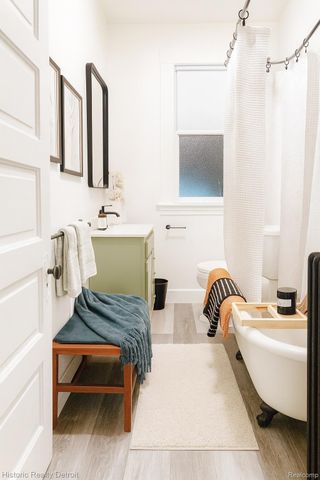 5095 Van Dyke Street, Detroit, MI 48213