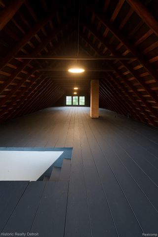 5095 Van Dyke Street, Detroit, MI 48213