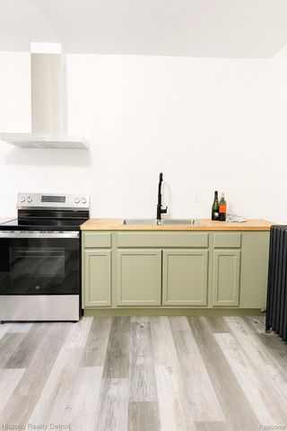 5095 Van Dyke Street, Detroit, MI 48213