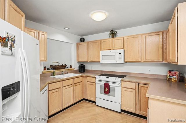 773 Red Maple Lane, Wixom, MI 48393