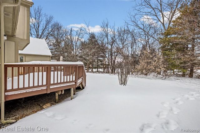 773 Red Maple Lane, Wixom, MI 48393