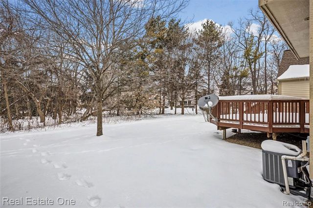 773 Red Maple Lane, Wixom, MI 48393
