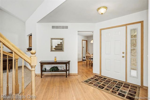 773 Red Maple Lane, Wixom, MI 48393