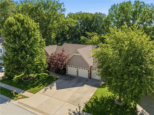 7809 N Revere Drive, Kansas City, MO 64151