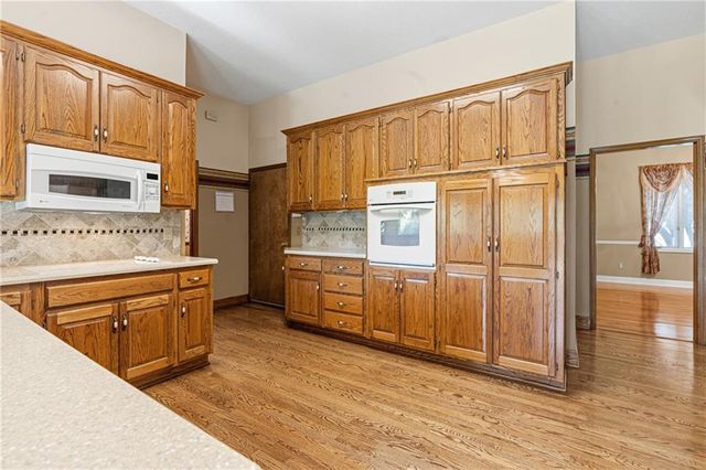 7809 N Revere Drive, Kansas City, MO 64151