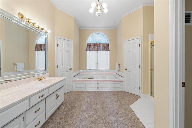 7809 N Revere Drive, Kansas City, MO 64151