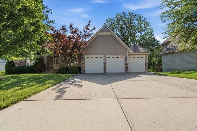 7809 N Revere Drive, Kansas City, MO 64151