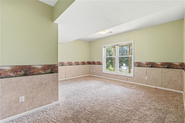 7809 N Revere Drive, Kansas City, MO 64151