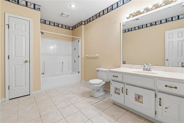 7809 N Revere Drive, Kansas City, MO 64151