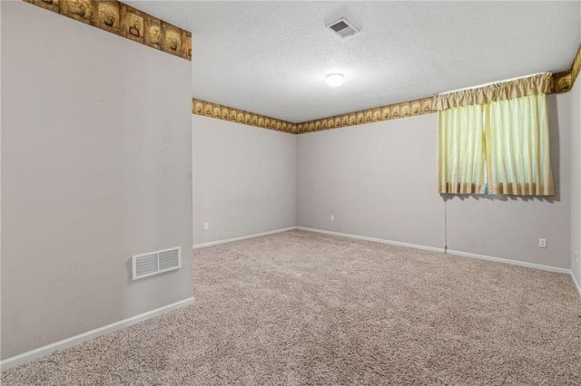 7809 N Revere Drive, Kansas City, MO 64151