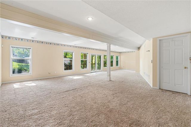 7809 N Revere Drive, Kansas City, MO 64151