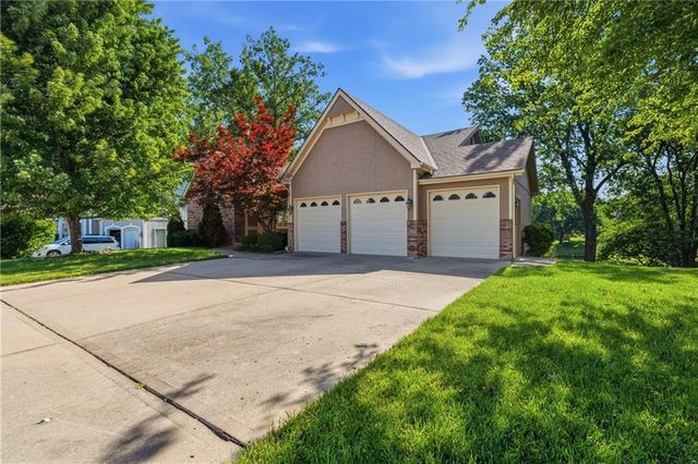 7809 N Revere Drive, Kansas City, MO 64151