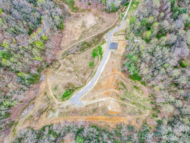 97 Yale Road, Hendersonville, NC 28739