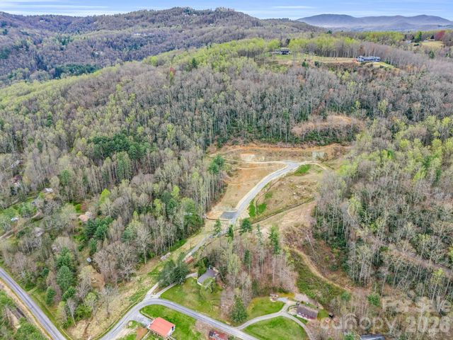 97 Yale Road, Hendersonville, NC 28739