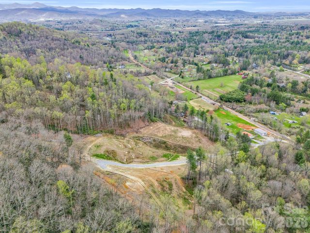 97 Yale Road, Hendersonville, NC 28739