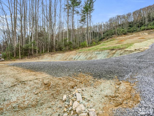 97 Yale Road, Hendersonville, NC 28739