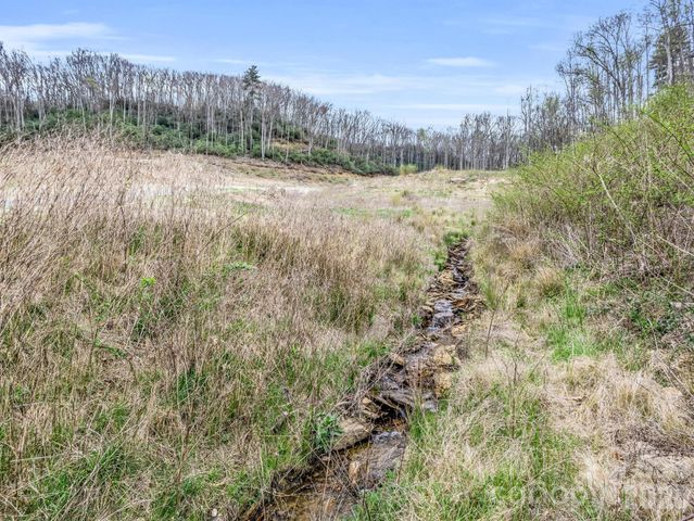 97 Yale Road, Hendersonville, NC 28739