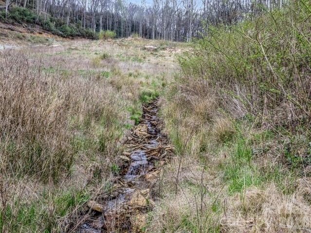 97 Yale Road, Hendersonville, NC 28739