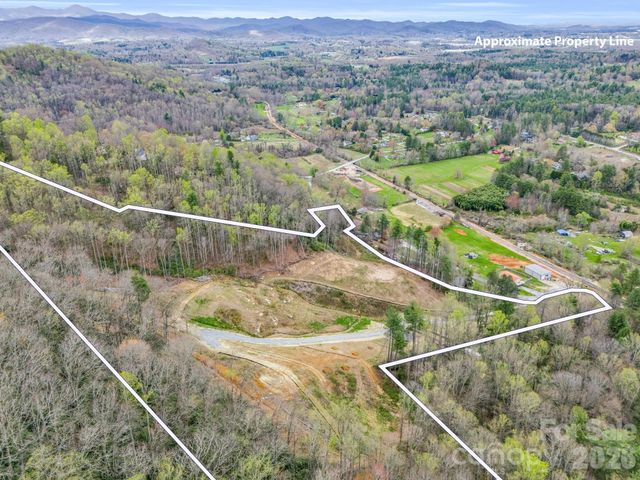 97 Yale Road, Hendersonville, NC 28739