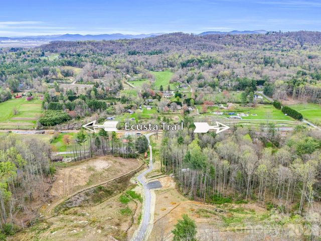 97 Yale Road, Hendersonville, NC 28739