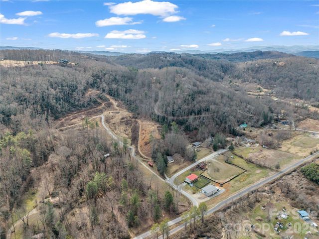 97 Yale Road, Hendersonville, NC 28739