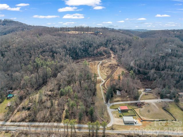 97 Yale Road, Hendersonville, NC 28739