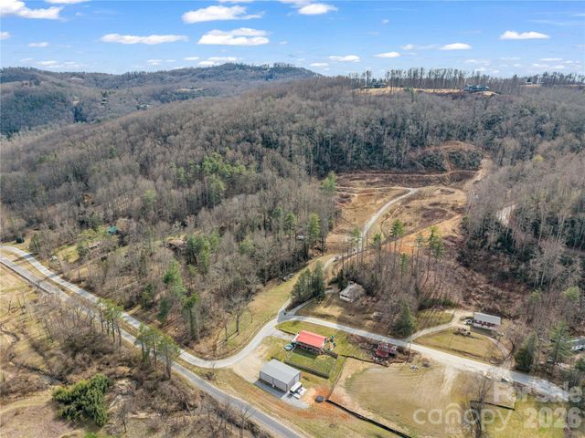 97 Yale Road, Hendersonville, NC 28739