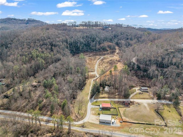 97 Yale Road, Hendersonville, NC 28739