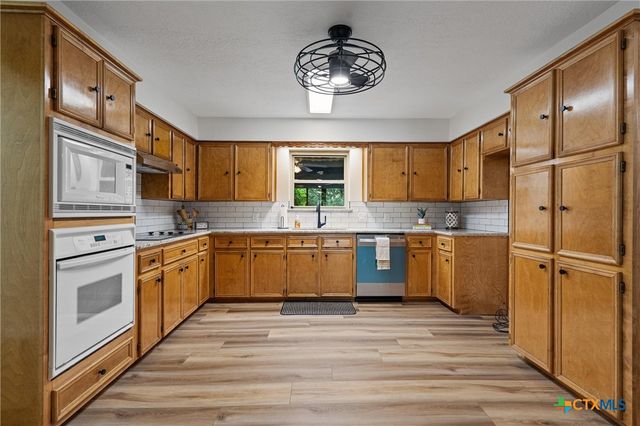 1141 Western Hills Road, Rockdale, TX 76567