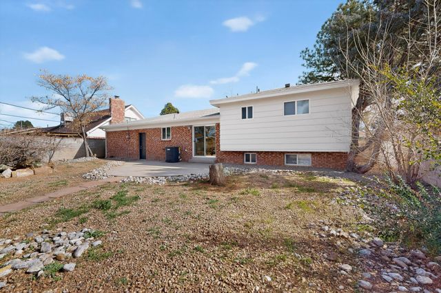 2917 Espanola Street NE, Albuquerque, NM 87110