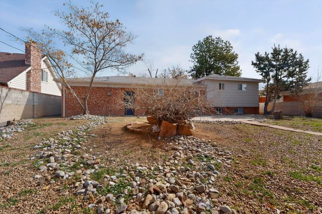 2917 Espanola Street NE, Albuquerque, NM 87110