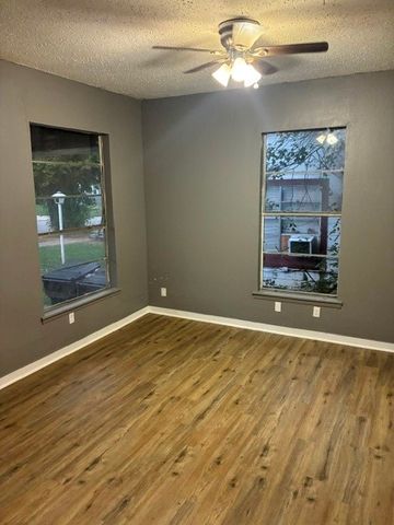 514 E Sears Street, Denison, TX 75021