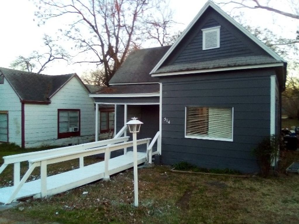 514 E Sears Street, Denison, TX 75021