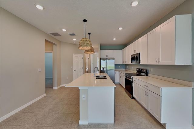 805 LEMON AVENUE, Fruitland Park, FL 34731