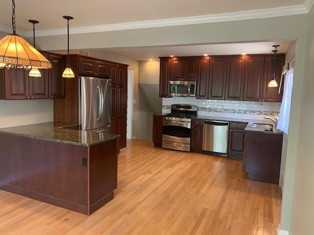 634 Babetta Avenue, Park Ridge, IL 60068