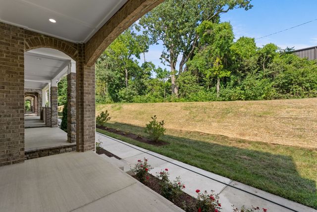 600 Summit Trl, Nashville, TN 37207