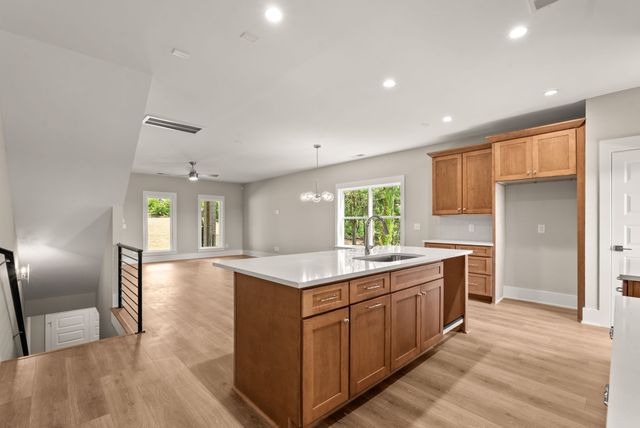 600 Summit Trl, Nashville, TN 37207