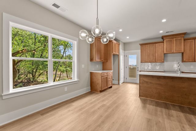 600 Summit Trl, Nashville, TN 37207