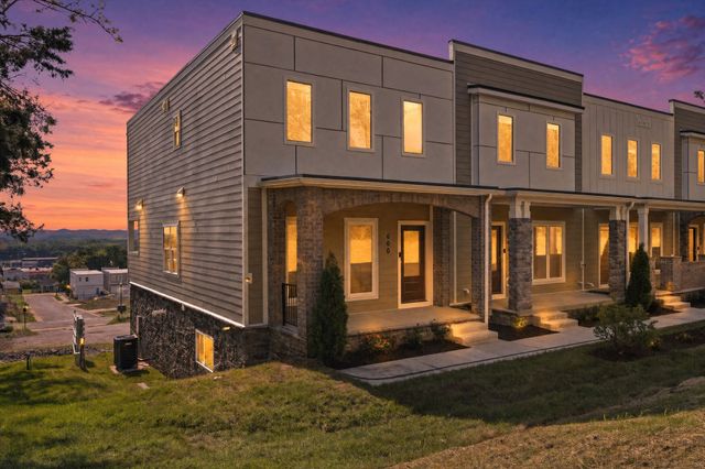 600 Summit Trl, Nashville, TN 37207
