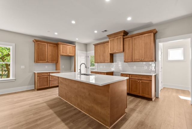 600 Summit Trl, Nashville, TN 37207