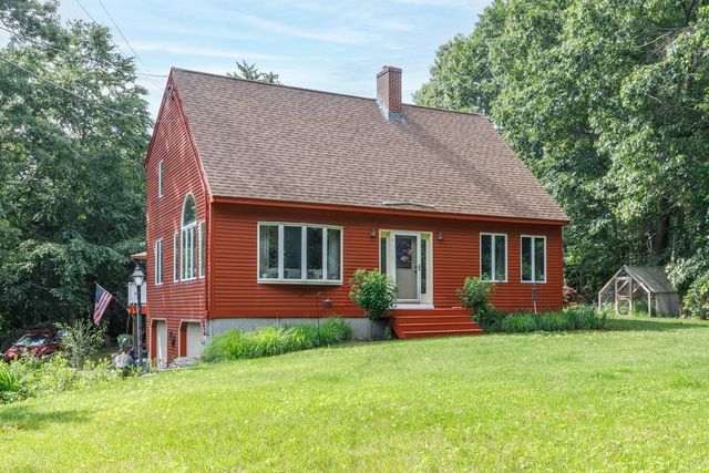 76 Hampstead Road, Danville, NH 03819