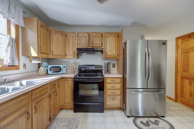 76 Hampstead Road, Danville, NH 03819