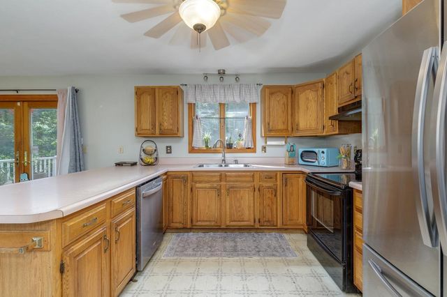 76 Hampstead Road, Danville, NH 03819