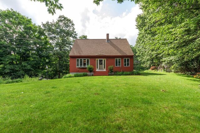 76 Hampstead Road, Danville, NH 03819
