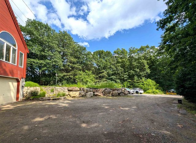 76 Hampstead Road, Danville, NH 03819