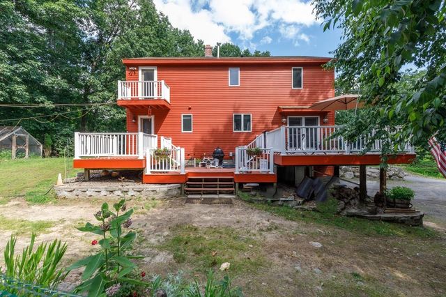 76 Hampstead Road, Danville, NH 03819