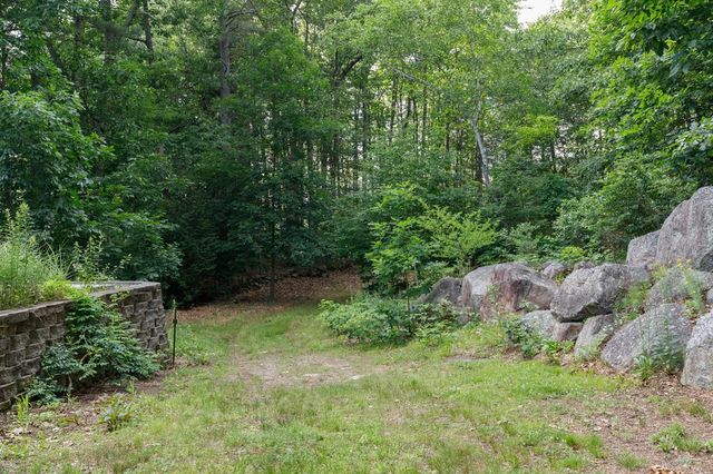 76 Hampstead Road, Danville, NH 03819