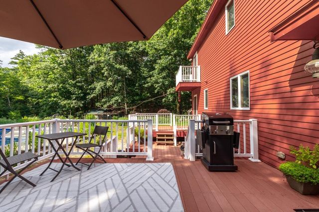 76 Hampstead Road, Danville, NH 03819